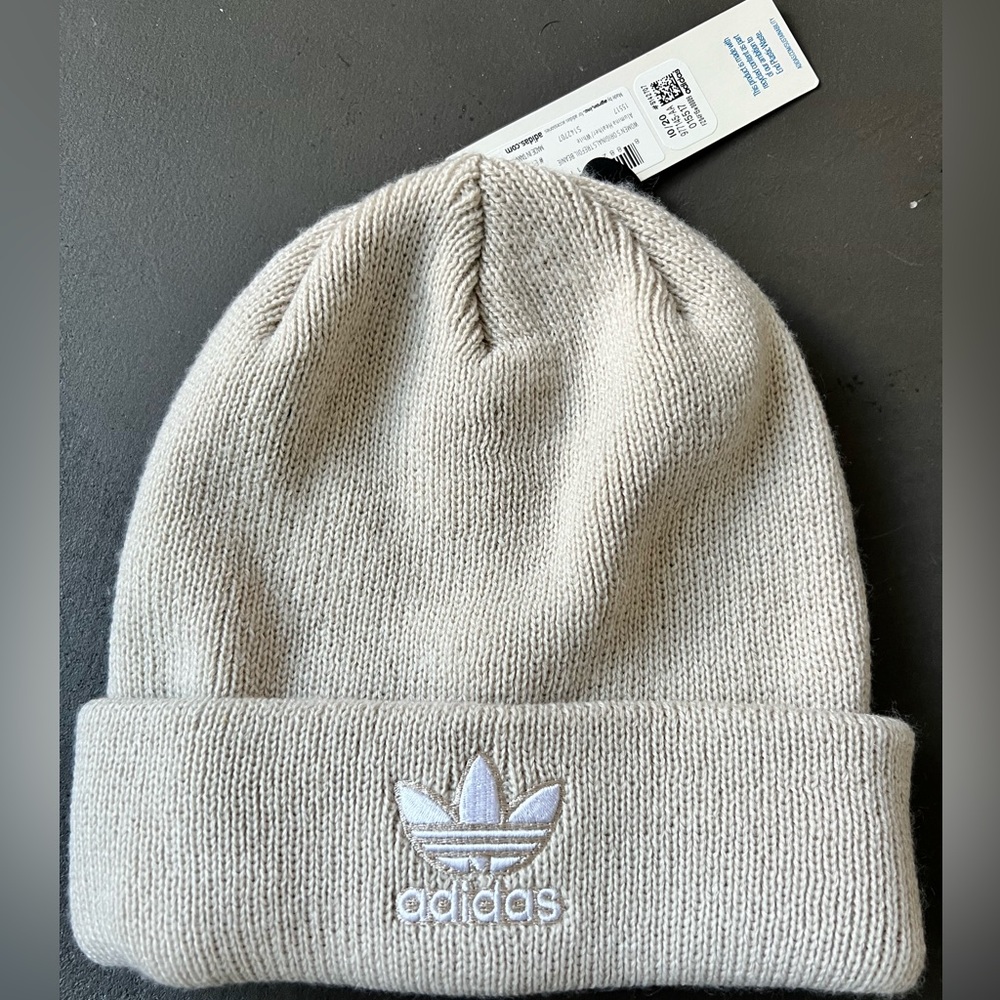 ADIDAS WOMENS ORIGINALS BEANIE ONE SIZE FITS ALL. COLOR ALUMNIA HEATHER/WHITE